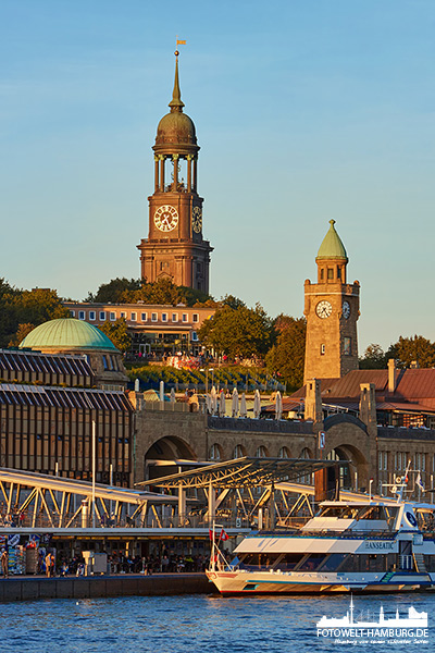 Hamburg Bild auf Leinwand - Abendsonne - Michel und Landungsbrücken II
