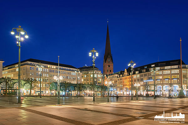 Hamburg Rathausmarkt und St. Petri bei Nacht - Bild auf Leinwand, Acrylglas, Alu-Dibond 