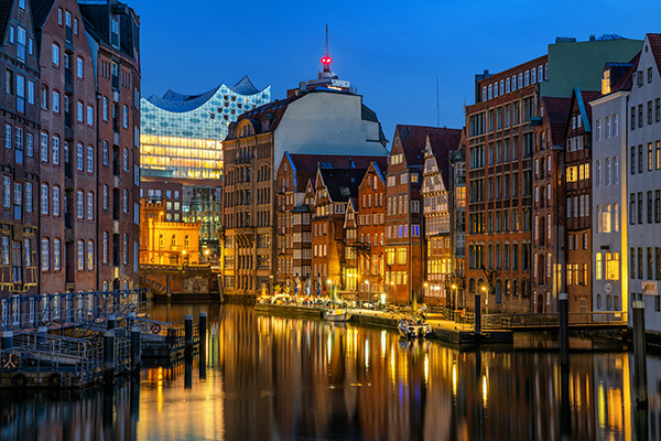 Nikolaifleet und Deichstraße - Abstraktes Hamburg Wandbild auf Leinwand, Acrylglas oder als Poster