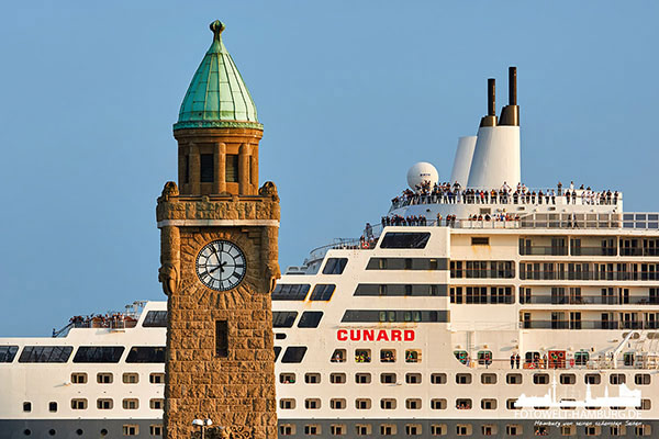 Queen Mary 2 an den Landungsbrücken - Detailansicht - Bild auf Leinwand