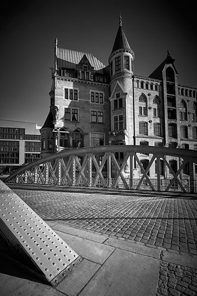 Neuerwegsbrücke in der Speicherstadt in Hamburg - Wandbild in schwarzweiss auf Leinwand