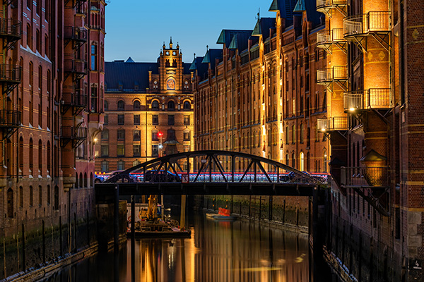 Wandrahmsfleet bei Nacht - Hamburg Bild auf Leinwand, Acrylglas oder als Poster