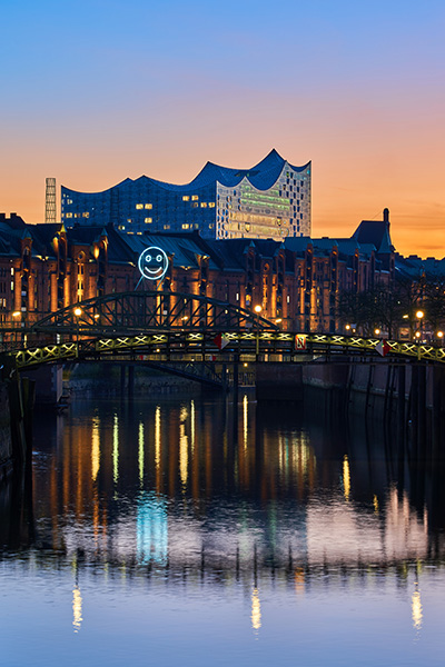 Hamburg Elbphilharmonie und Zollkanal - Bild auf Leinwand