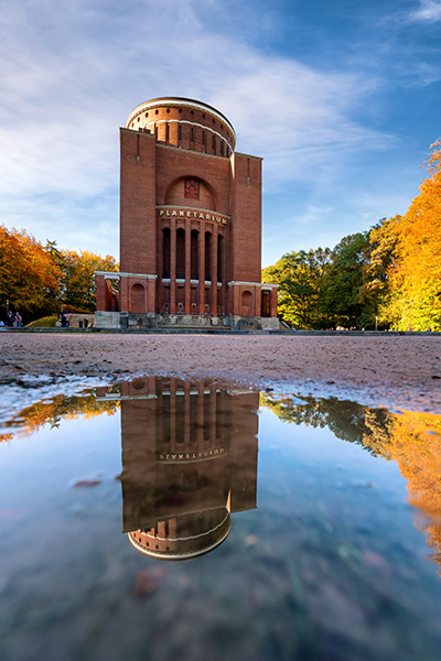 Herbstliche Stimmung am Planetarium - Bild auf Leinwand, Acrylglas oder als Poster