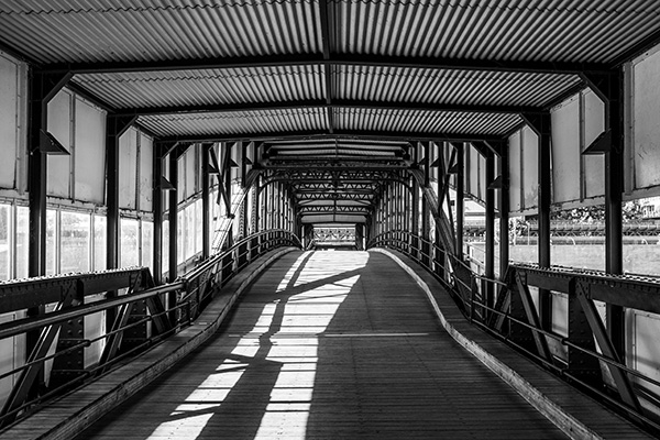 Hamburg Überseebrücke - Bild auf Leinwand oder Acrylglas