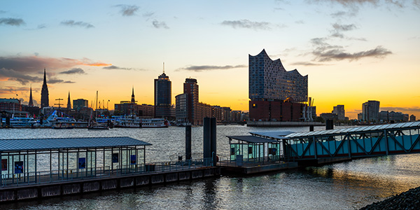 Hamburg Morgenlicht hinter der Hafencity - Bild auf Leinwand oder Acrylglas