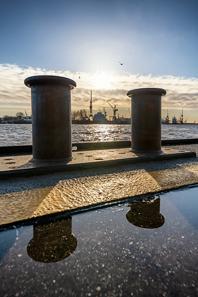 Waterkant - Hamburg Landungsbrücken Bild auf Leinwand, Acrylglas oder als Poster