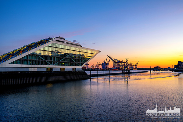 Hamburg Sonnenuntergang am Dockland - Bild auf Leinwand oder Acrylglas