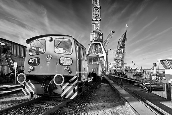 Hamburg Hafenmuseum in schwarzweiß - Bild auf Leinwand, Acrylglas, Alu-Dibond