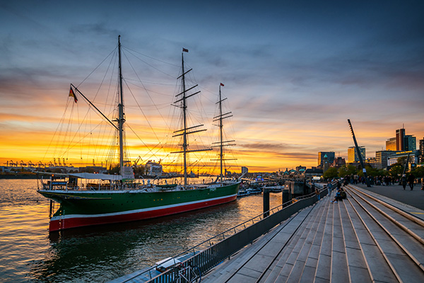 Rickmer Rickmers Sunset - Hamburger Hafen Bild auf Leinwand, Acrylglas oder als Poster