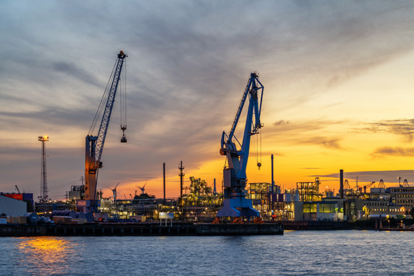 Abend am Süd-West Terminal - Hamburger Hafen - Bild auf Leinwand, Acrylglas oder als Poster