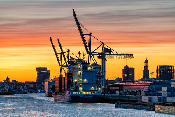 Hamburger Hafen und Michel - Bild auf Leinwand, Acrylglas oder als Poster