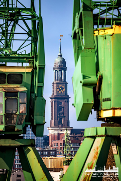 Hamburg Blick auf den Michel - Bild auf Leinwand oder Acrylglas