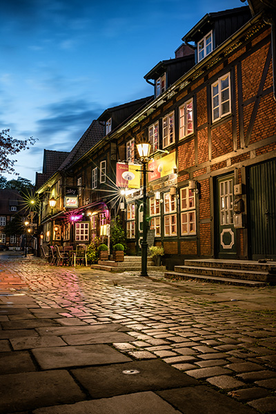 Lämmertwiete bei Nacht - Hamburg Bild auf Leinwand, Acrylglas oder als Poster