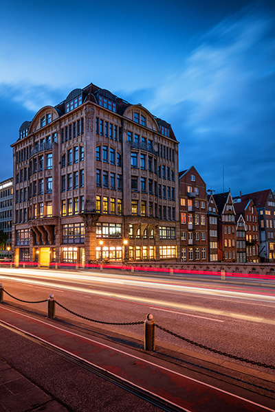 Haus der Seefahrt - Hamburger bei Nacht - Bild auf Leinwand, Acrylglas oder als Poster