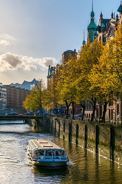 Herbstliche Speicherstadt - Hamburg Bild auf Leinwand, Acrylglas, Akustikbild oder als Poster