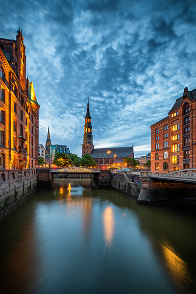 Kleines Fleet und Katharinenkirche - Hamburg Speicherstadt - Bild auf Leinwand, Acrylglas oder als Poster