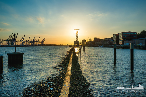 Lichtstimmung im Hamburger Hafen - Bild auf Leinwand oder Acrylglas