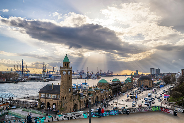 Lichtstimmung im Hafen - Modernes Hamburg Wandbild auf Leinwand, Acrylglas, Akustikbild oder als Poster