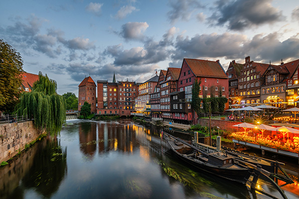 Abendstimmung in Lüneburg - Bild auf Leinwand, Acrylglas oder als Poster