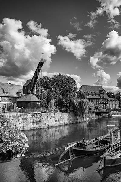 Lüneburg - Alter Kran in schwarzweiß - Bild auf Leinwand, Acrylglas oder als Poster