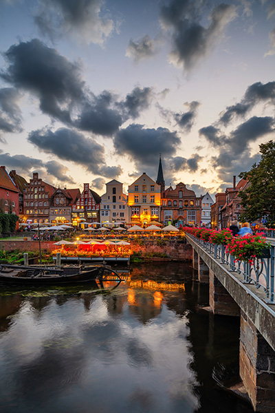 Lüneburg - Blick auf den Stintmarkt - Bild auf Leinwand, Acrylglas oder als Poster