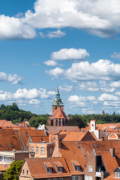 Lüneburg - Blick auf die St. Michaeliskirche - Bild auf Leinwand, Acrylglas oder als Poster