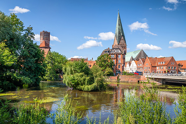 Lüneburg - Blick über die Ilmenau - Bild auf Leinwand, Acrylglas oder als Poster