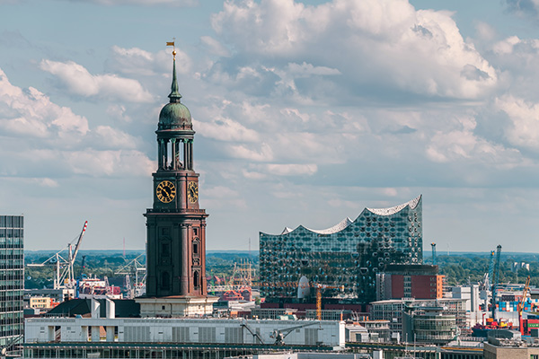 Michel und Elbphilharmonie - Hamburg Bild von oben auf Leinwand, Acrylglas, Akustikbild oder als Poster