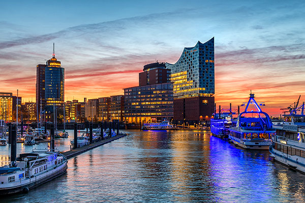 Morgenrot hinter der Elbphilharmonie - Hamburg Bild als hochwertiger Druck auf Leinwand, Acrylglas oder als Poster