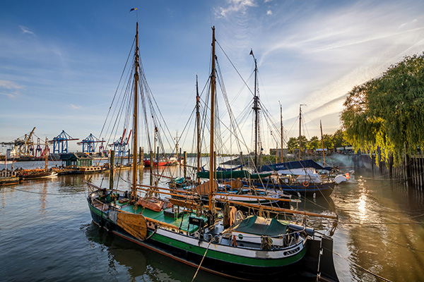 Museumshafen Övelgönne - Hamburg Bild auf Leinwand, Acrylglas oder als Poster