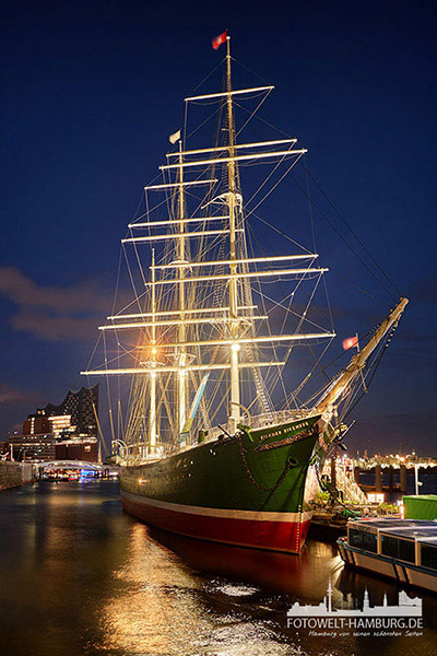 Rickmer Rickmers bei Nacht - Bild auf Leinwand 