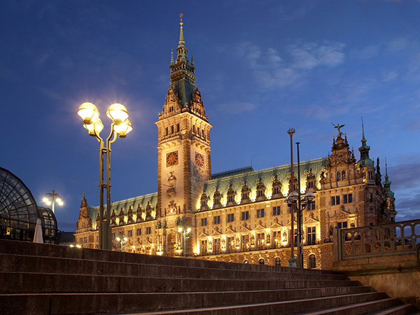 Romantisches Hamburg - Hamburger Rathaus Wandbild auf Leinwand, Acrylglas, Akustikbild oder als Poster
