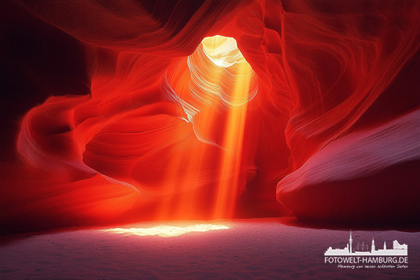 Roter Canyon - modernes Wandbild im Stil einer Fotografie als Kunstdruck auf Leinwand, Acrylglas oder als Poster