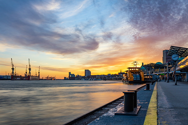 Hamburg Sonnenuntergang an den Landungsbrücken - Bild auf Leinwand oder Acrylglas