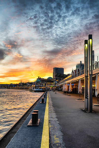 Landungsbrücken Sunset - Hamburg Landungsbrücken Bild auf Leinwand, Acrylglas, Akustikbild oder als Poster