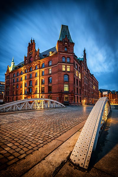 Hamburg Wandbild - An der Kannengießerbrücke Bild auf Leinwand, Acrylglas oder als Poster