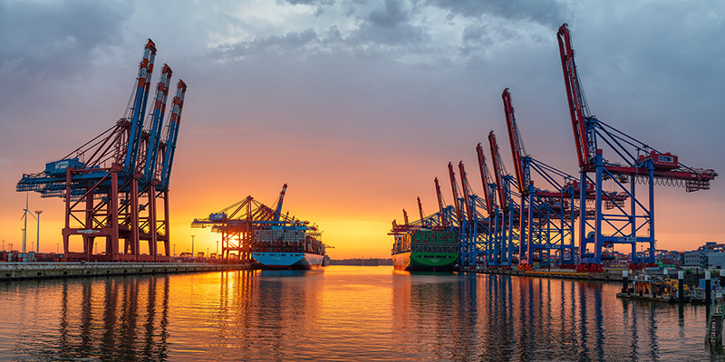 Waltershofer Hafen im Abendrot - Hamburger Hafen Wandbild auf Leinwand, Acrylglas, Akustikbild oder als Poster