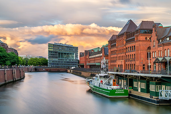 Zollmuseum und Speicherstadt - Hamburg Bild auf Leinwand, Acrylglas oder als Poster